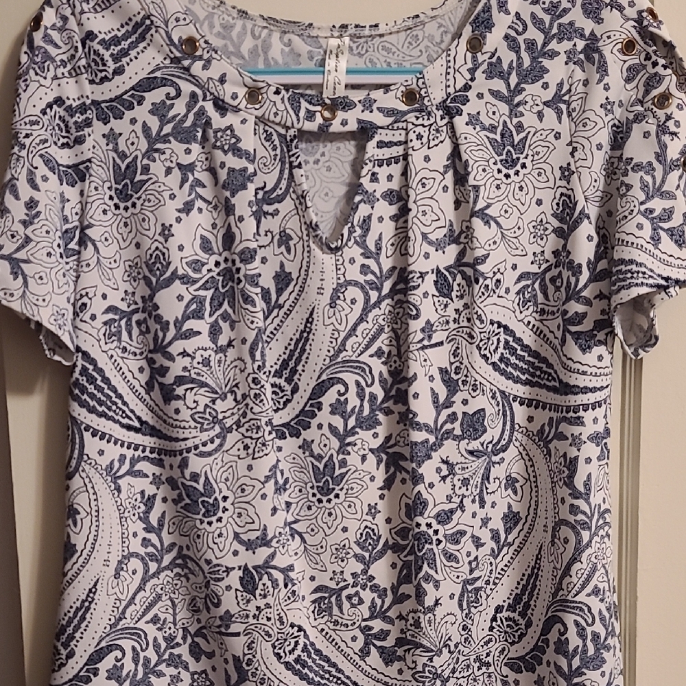 Women's Paisley Print Top